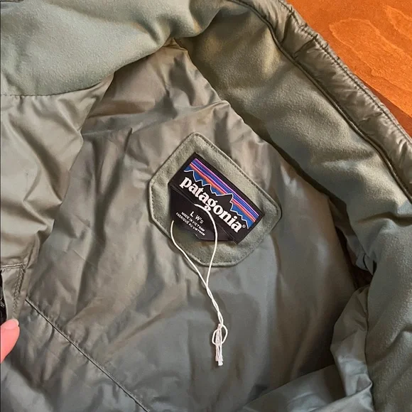 Patagonia Quilted Jacket in Sage NWOT - Picture 3 of 6